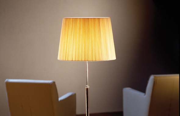 Pie De Salon Floor Lamp by Santa and Cole Floor Lamps